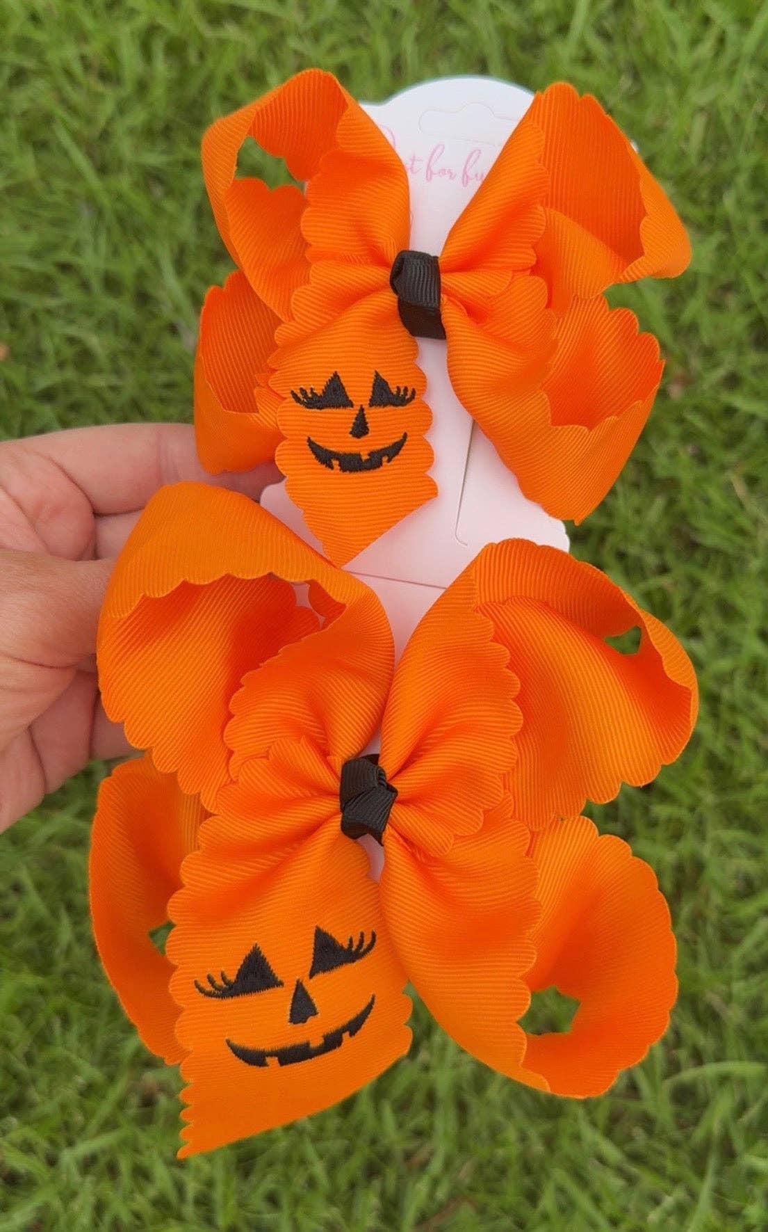 Sweet & Spooky Scallop Pumpkin Bows 4"