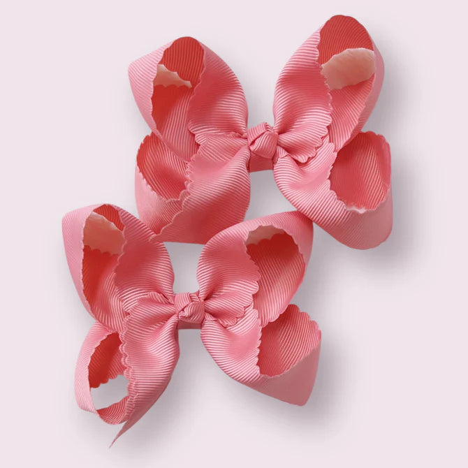 Medium scalloped hair bow (5" X 3" (1.5" Ribbon)