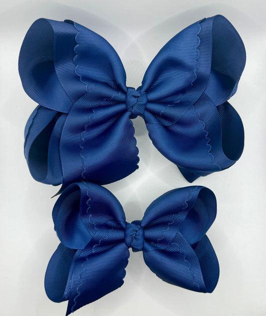 Navy Scallop Bow 6"